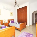 Villa Martinica - Refugio Tranquilo Com Piscina E Bbq - Guia, Albufeira גיאה